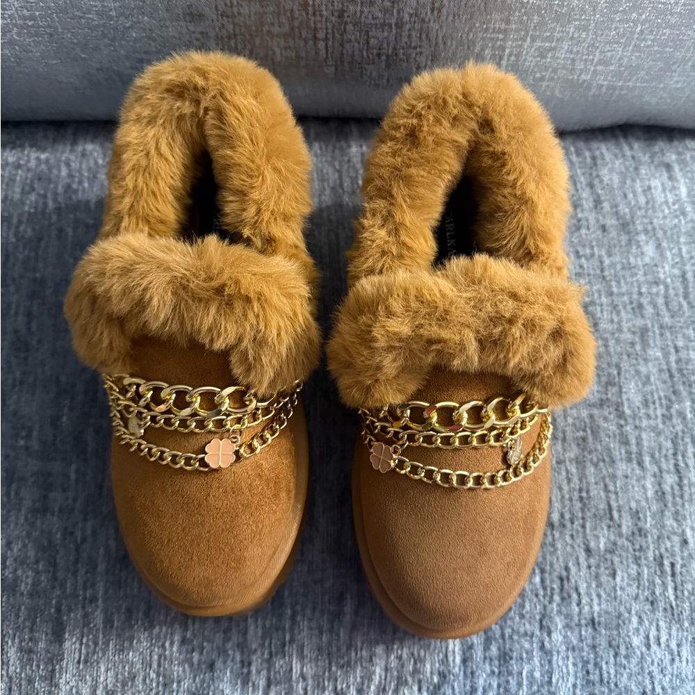 Brown Fur-Lined Women's Shoes with Gold Chain